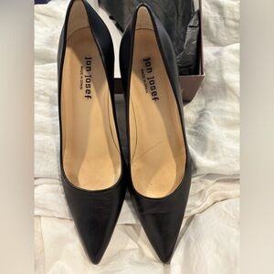 Classic pointy toe pump